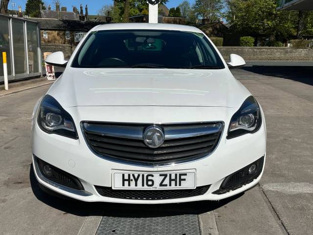 Vauxhall Insignia 2.0 CDTi SRi Nav Euro 6 (s/s) 5dr Hatchback Diesel White